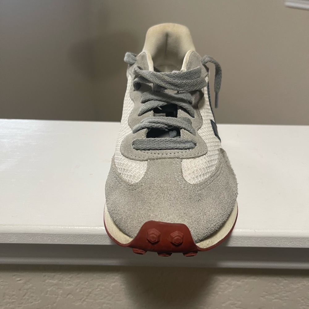 Veja sneaker. Good condition. Did not wear, too big.